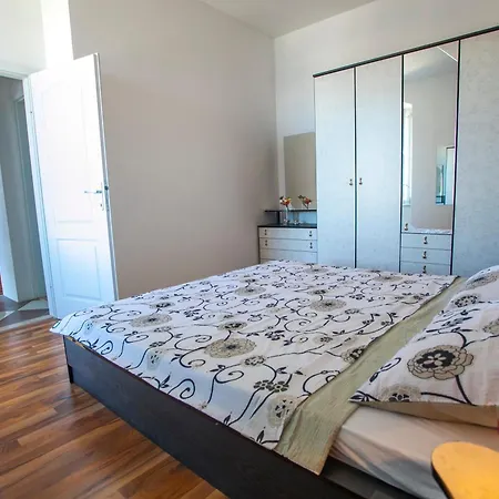 Apartman Marineta 8 *